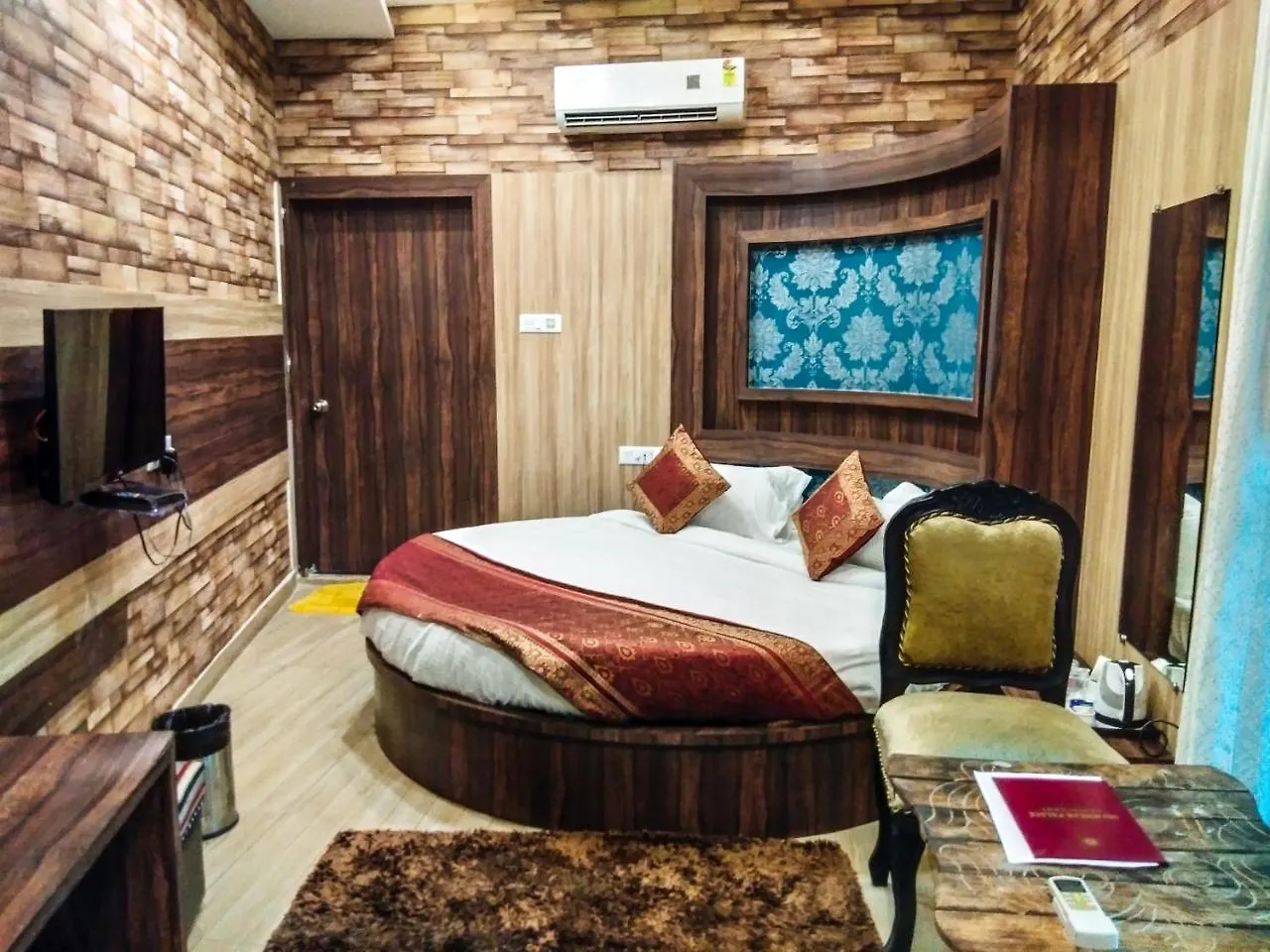 Dwivedi Hotels Sri Omkar Palace Varanasi 3*,