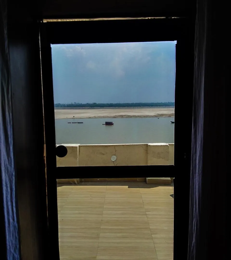 Dwivedi Hotels Sri Omkar Palace Varanasi 3*,