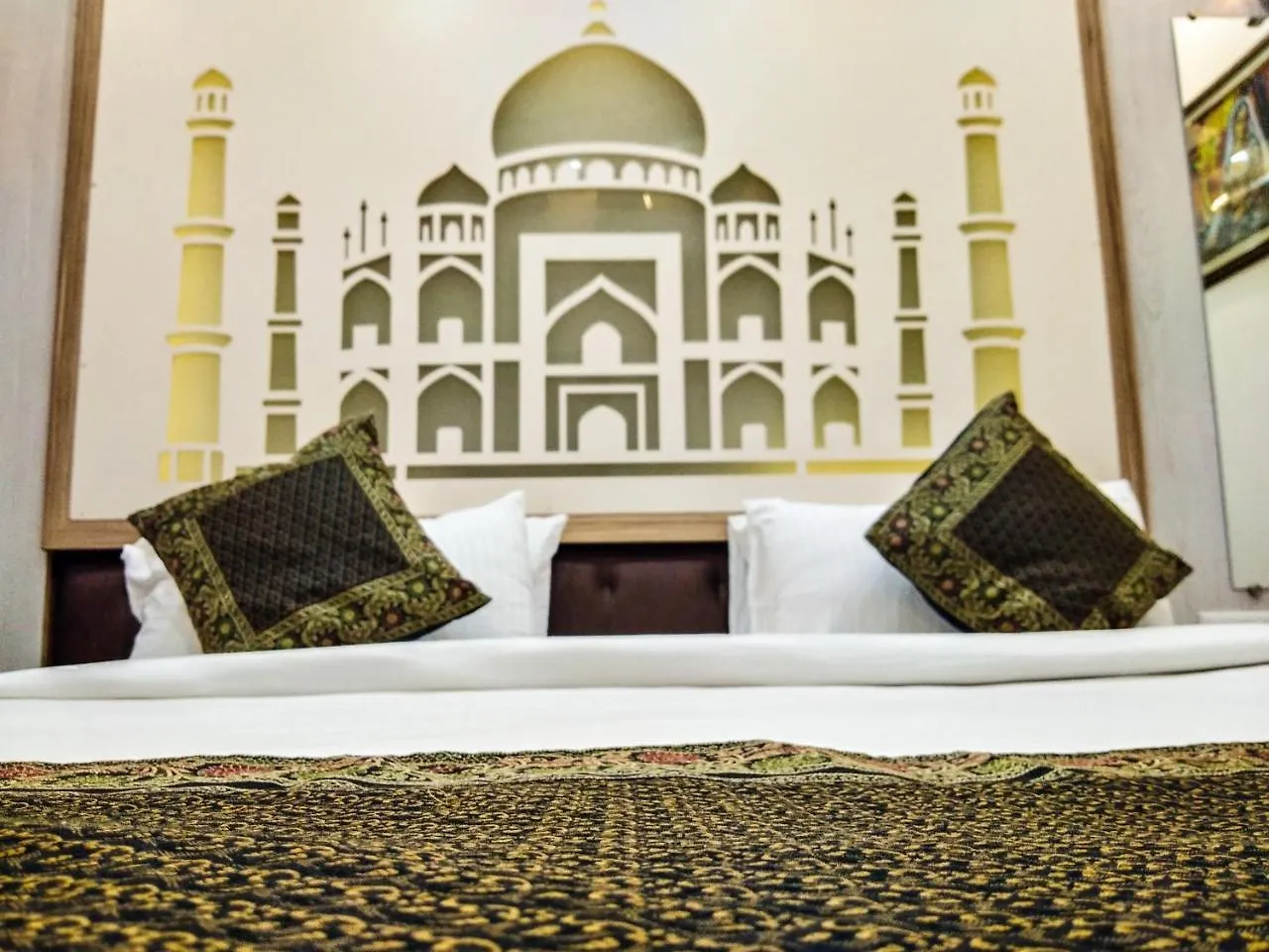 Dwivedi Hotels Sri Omkar Palace Varanasi 3*,